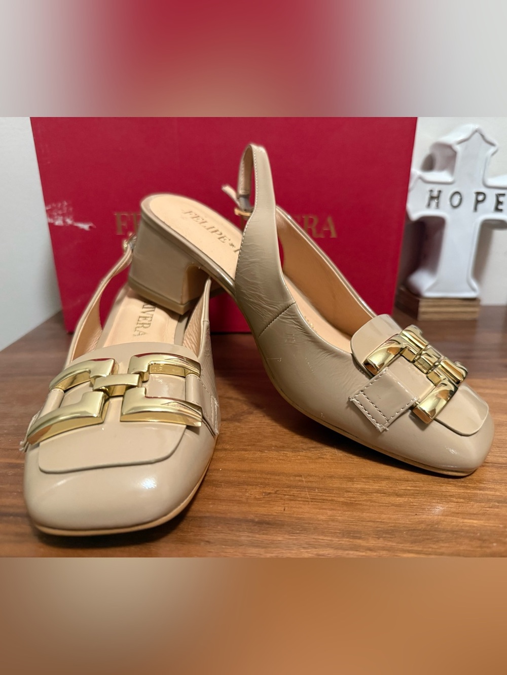 Nude Patent Slingback Block Heel with Gold Chain Accent size 8 - Picture 4 of 12